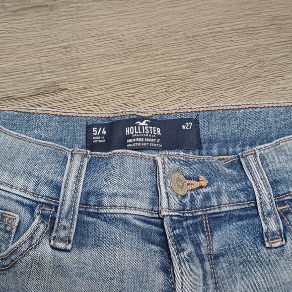 Hollister Shorts - Picture 2 of 3